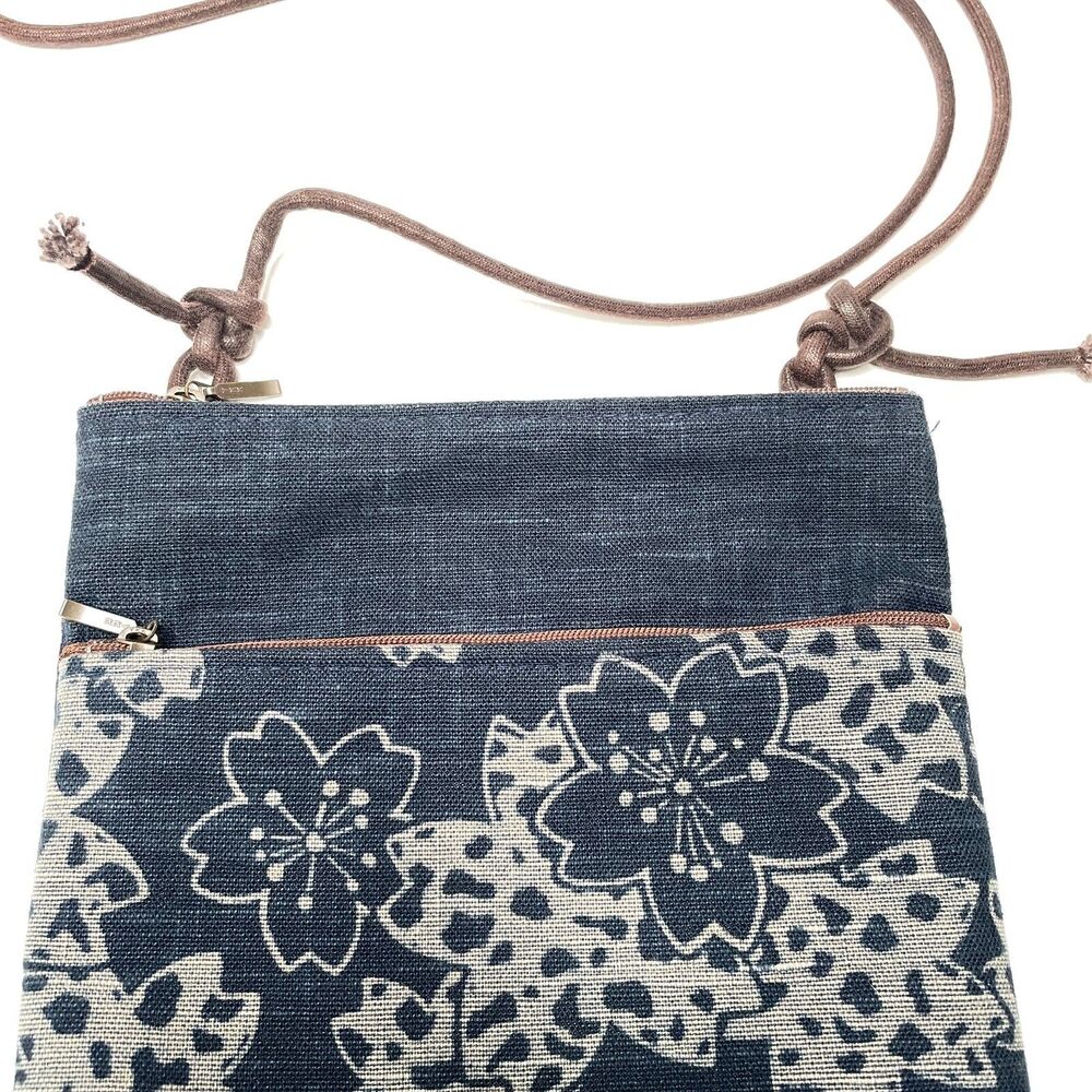 Sashiko Style Purse from Japan 2 Pockets Crossbody Indigo Flower Print - Picture 3 of 6